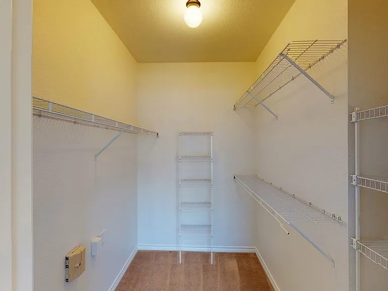 9th Street Apartments — Photo 39