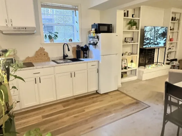 69 Court Pl #B, Charlottesville, VA 22901