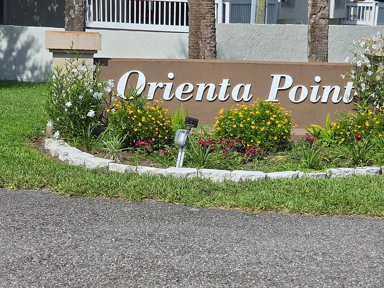 266 Orienta Point — Photo 2