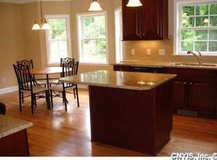 305 Plum Rdg, Fayetteville, NY 13066