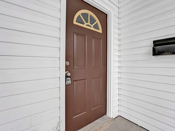 2nd image of 4023 Leroy Ave
