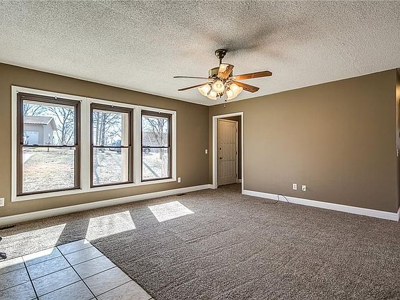 5th image of 22 Stevenson Ln