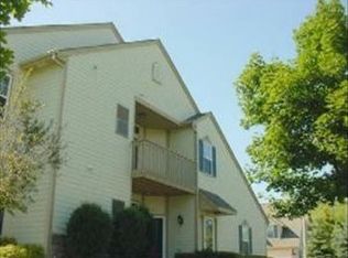 2113 W Vista Bella Dr #201, Oak Creek, WI 53154