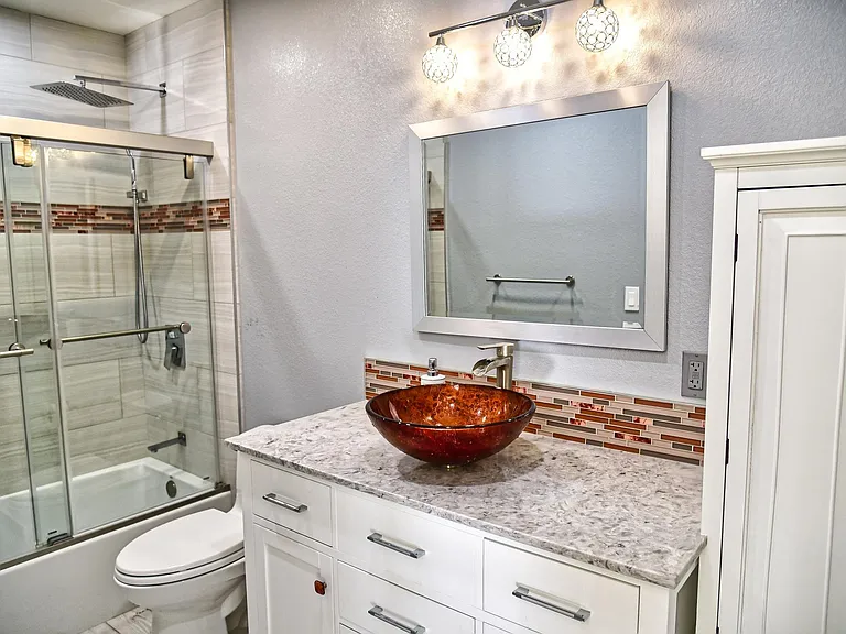 2nd Bathroom