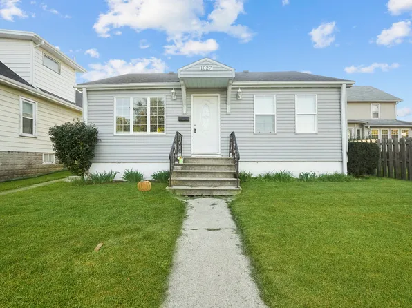 1027 Summit St, Joliet, IL 60435