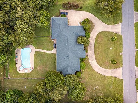 2nd image of 905 Ovilla Oaks Dr