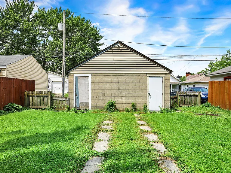 628 N Riley Ave — Photo 31