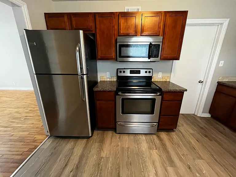 418 W Lakewood Blvd — Photo 3