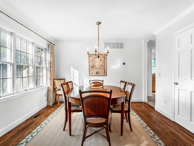 45 Quogue St — Photo 5