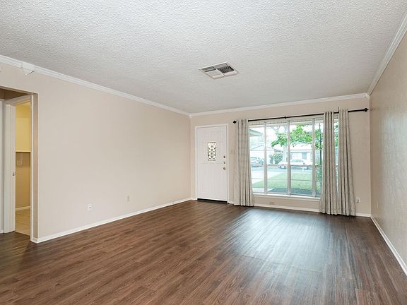 4th image of 10419 Firethorn Ln