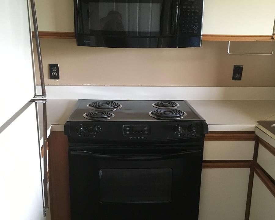 2nd image of 1600 Park Cir APT 816