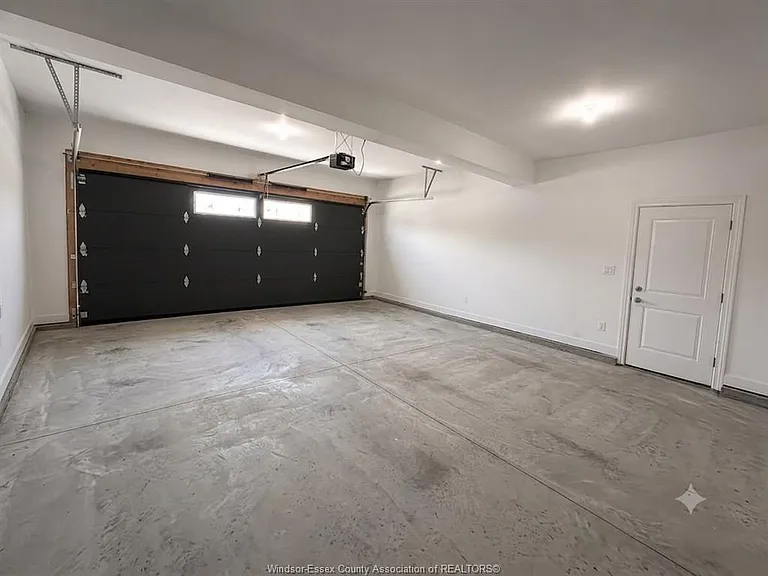 112 Kingsbridge Dr #UPPER — Photo 14