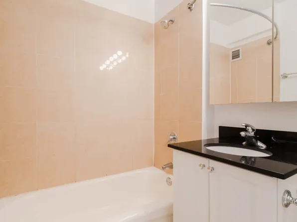 180 Riverside Boulevard image 58 of 71