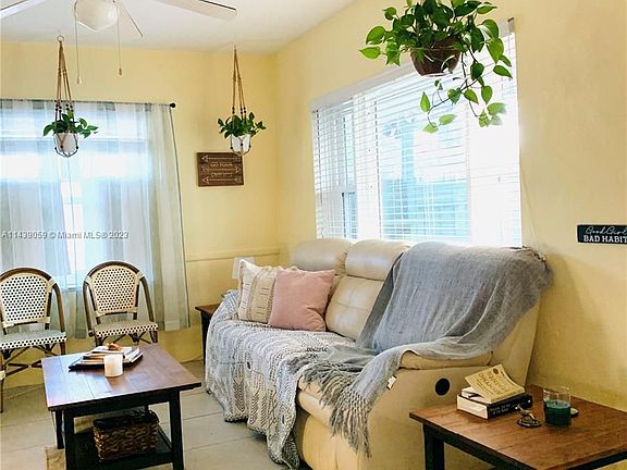 4th image of 816 SE 12th St #816