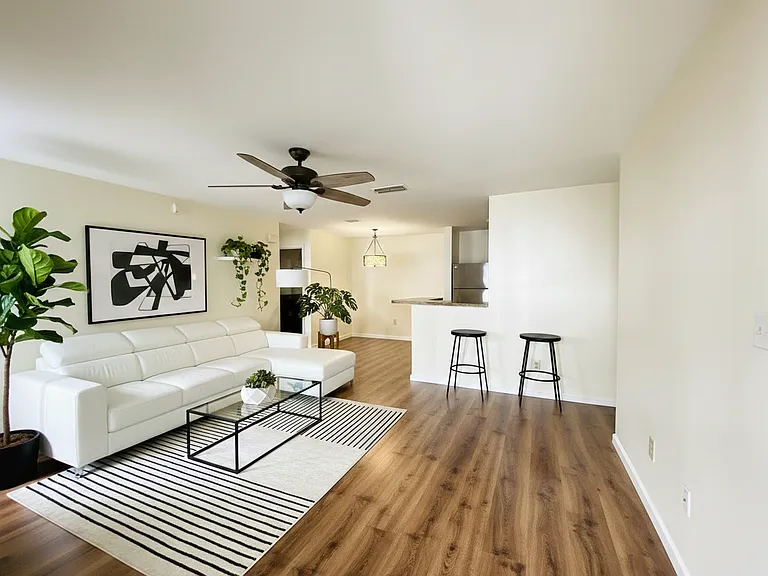 635 Granville Ct — Photo 4
