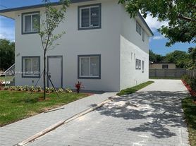 1532 NW 60th St, Miami, FL