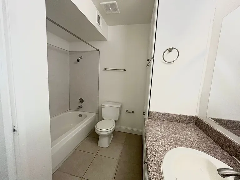 2206 V St #12 — Photo 6
