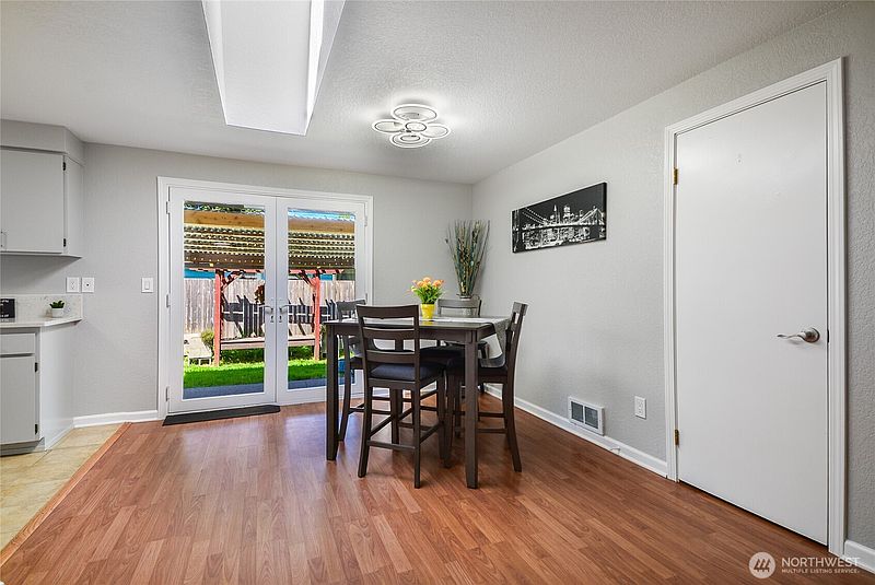 3rd image of 8223 47th Avenue NE #2