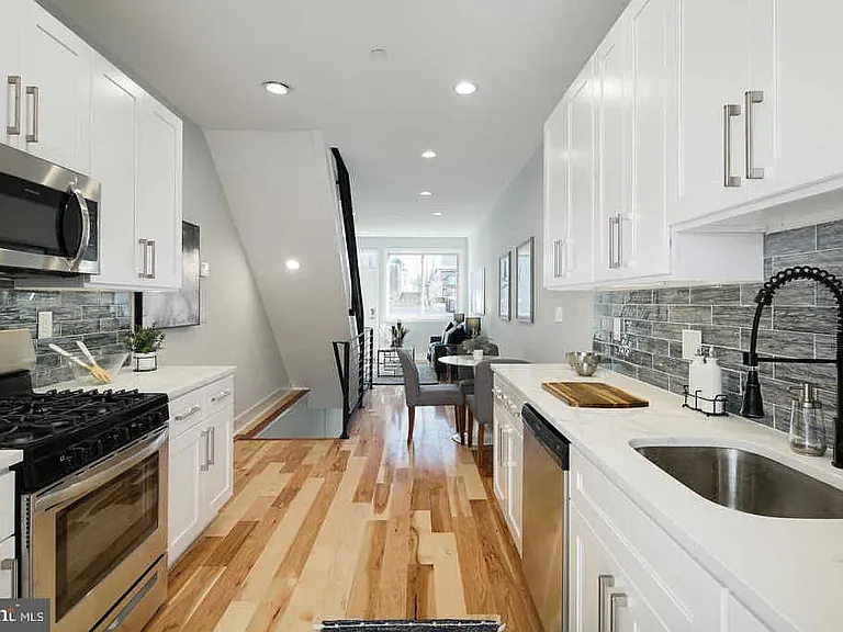 127 W Dauphin St — Photo 7
