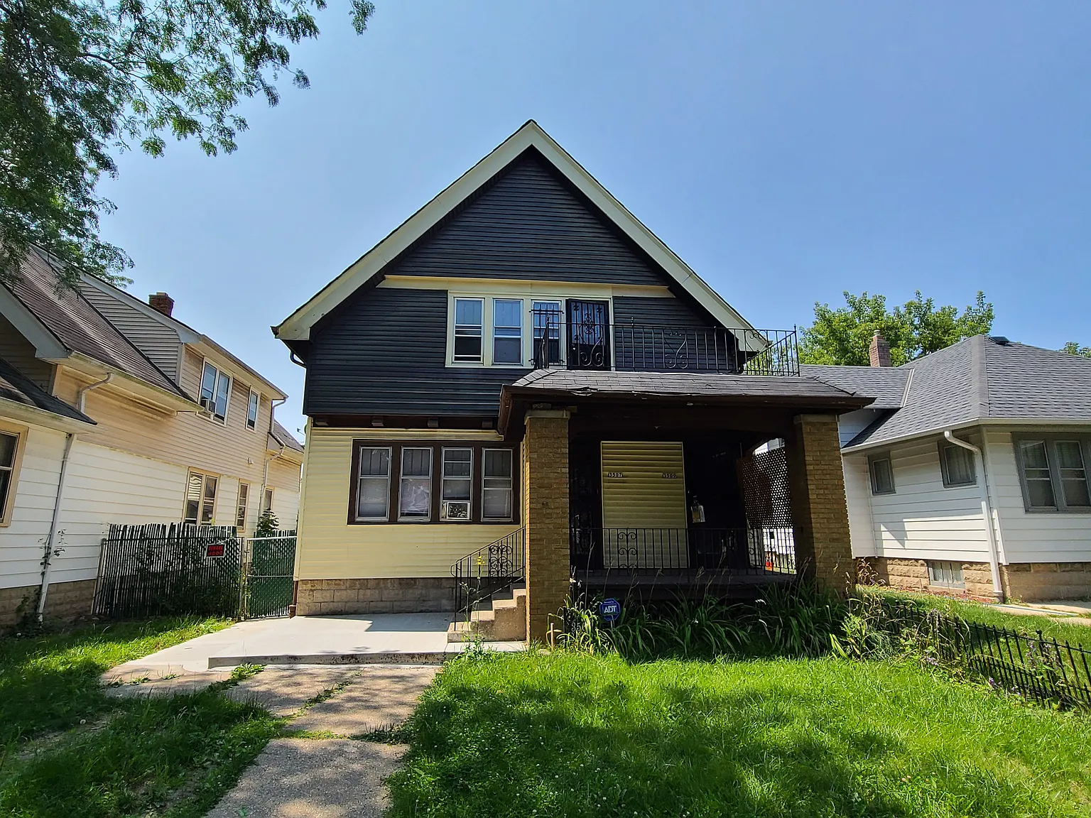 2 bed, $1,100 — Photo 1