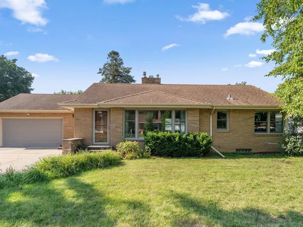1142 Sandhurst Dr W, Roseville, MN 55113
