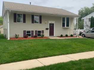 731 Hillcrest Dr, Romeoville, IL 60446