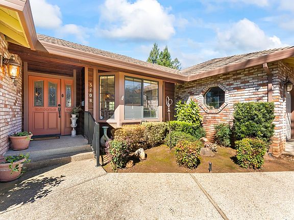 3rd image of 3708 Millbrae Rd