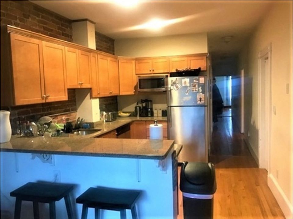 2nd image of 147 L St