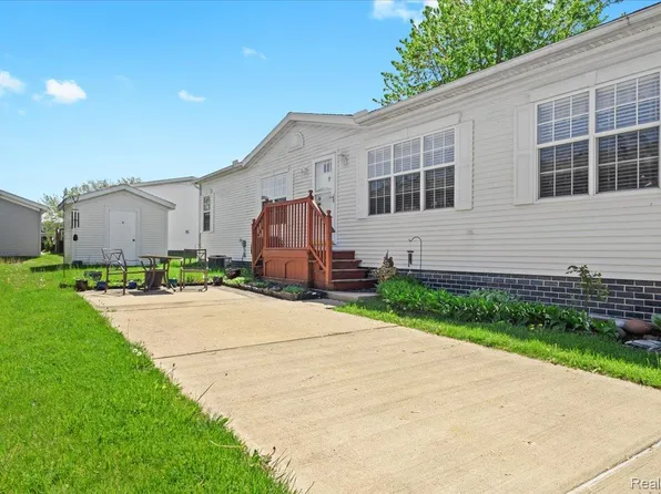 11091 Aspen Ct, South Lyon, MI 48178