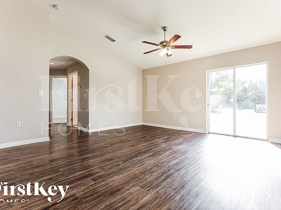 2nd image of 2637 Lacroix Ave
