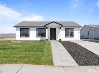 227 Poplar St NE, Royal City, WA