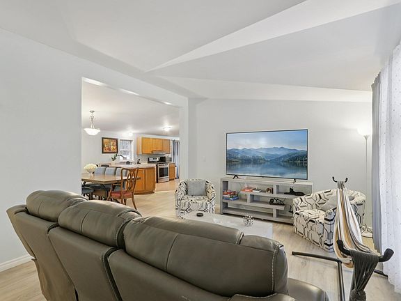 3rd image of 301 Carver Ave
