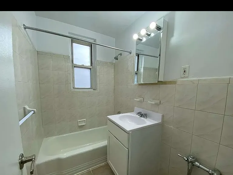 4110 Bowne St #2H — Photo 6