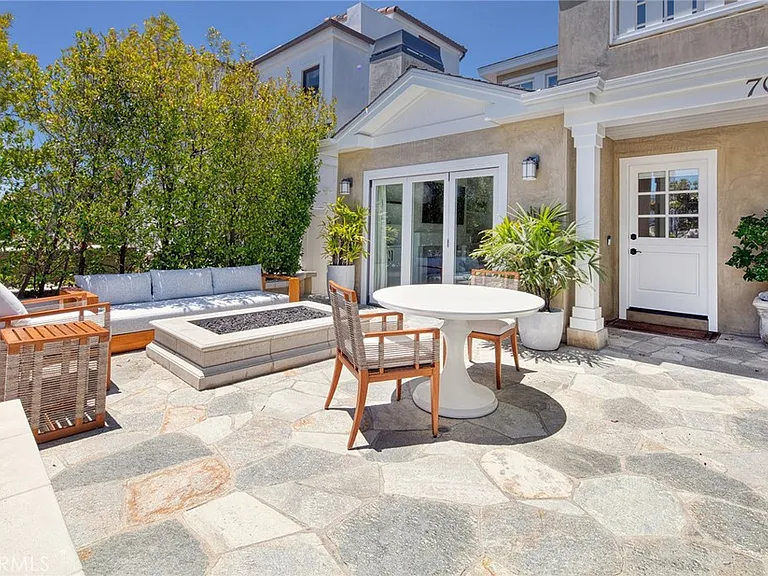 705 Larkspur Ave — Photo 2