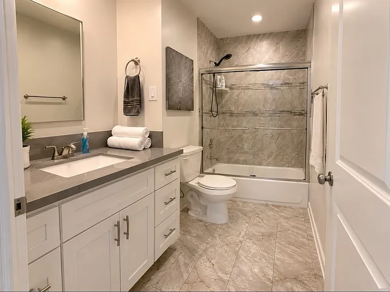 5186 W 20th St — Photo 16