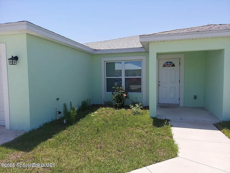 821 Angela Ave #A — Photo 2