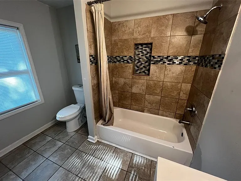 1059 Hampton St NW — Photo 21