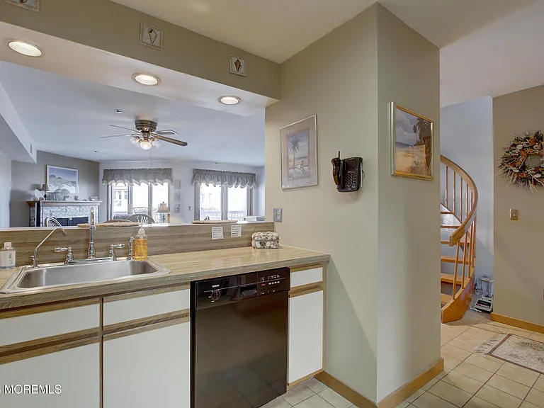 900 Ocean Ave #24 — Photo 12