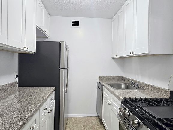 4th image of 401 2nd Ave APT 8H