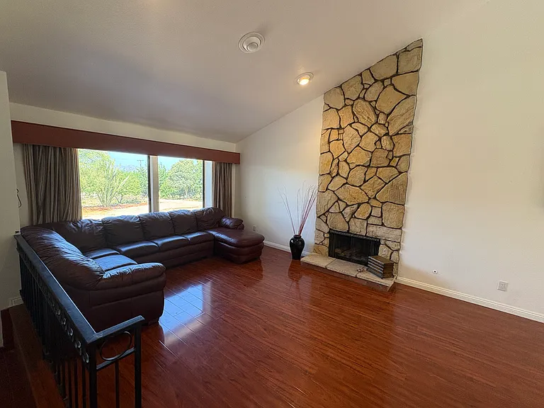 2049 Myers St — Photo 7
