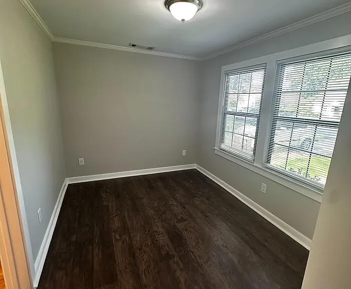 554 Sandridge St — Photo 10