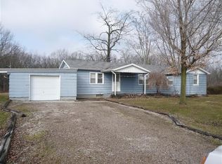 2547 Lincoln Highway Rd, Charleston, IL 61920