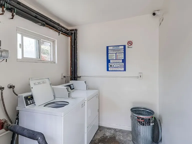 2419 S. Ridgeley Dr — Photo 13