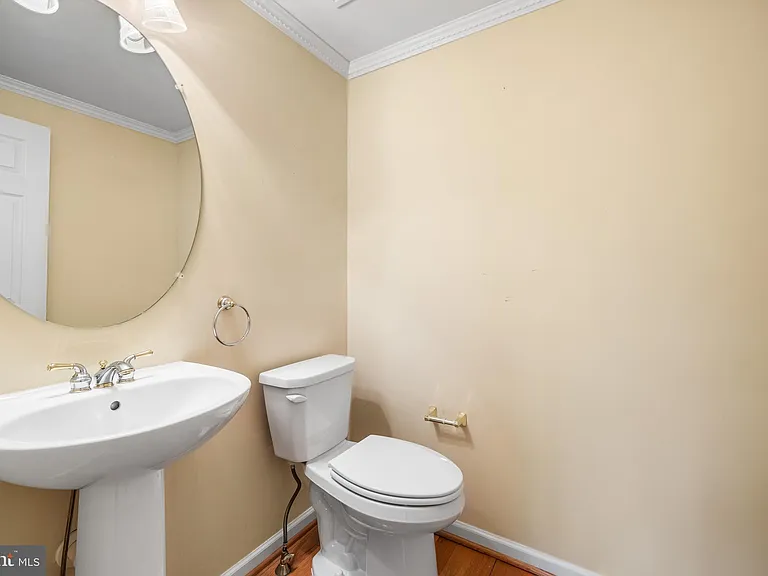 530 Limerick Cir — Photo 8