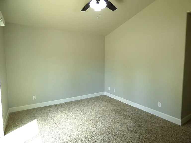 3576-3578 Fisher Ct NE — Photo 31