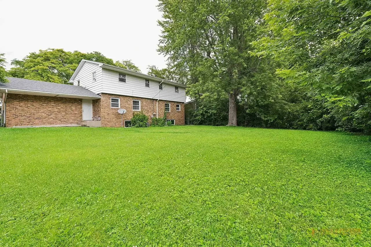 3 bed, 1.5 bath, 1100 sqft, $1,850 — Photo 2