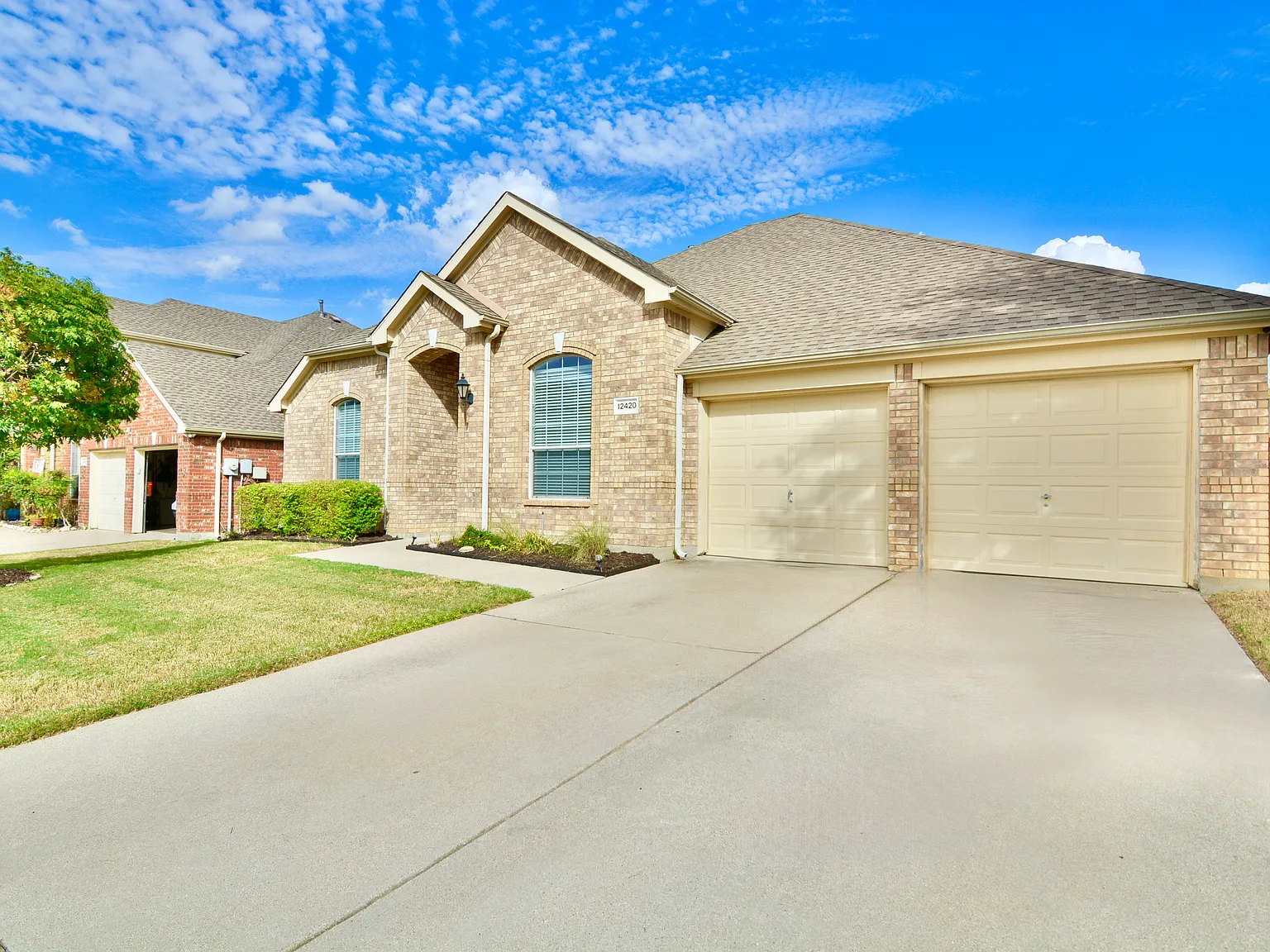 4 bed, 2404 sqft, $2,800 — Photo 2