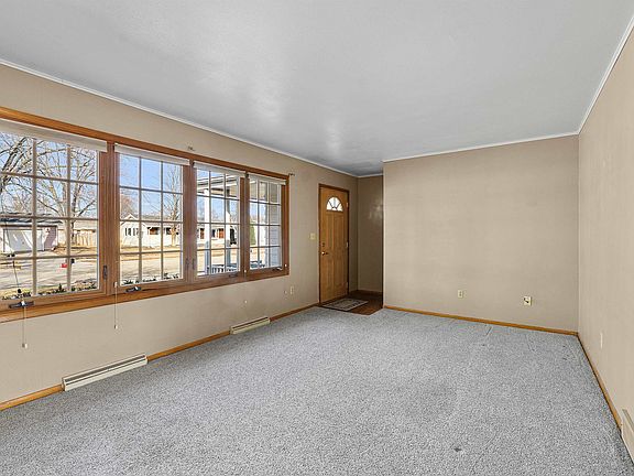 3rd image of 219 Center St