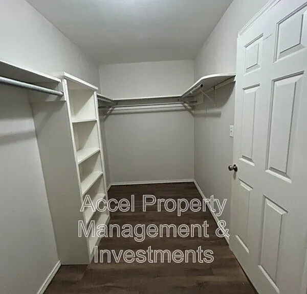 214 W 17th St — Photo 14