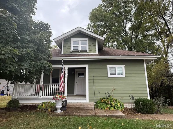 548 Glen Crossing Rd, Glen Carbon, IL 62034